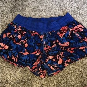 Lululemon tracker shorts